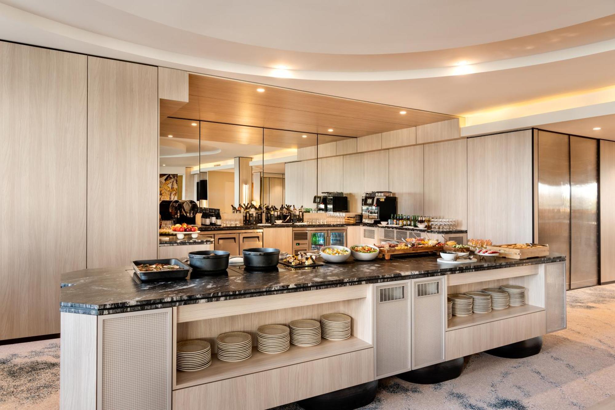 فندق بان باسيفيك بيرث المظهر الخارجي الصورة The Club lounge at Cape Town International Airport
